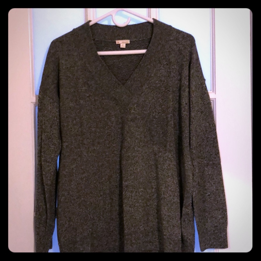 Gap V neck